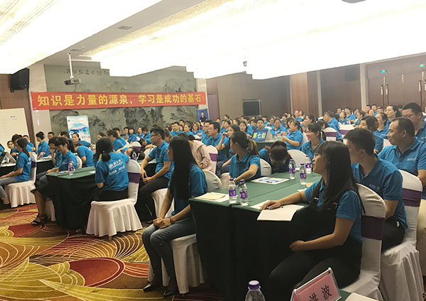 蒙太奇終端導(dǎo)購培訓(xùn)會(huì)  實(shí)戰(zhàn)營(yíng)銷分享