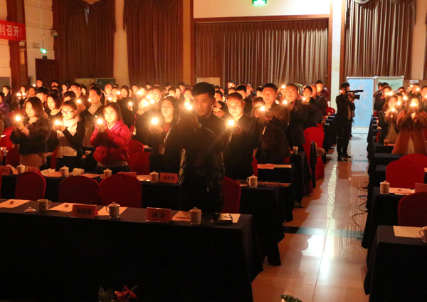 祈?；顒?><br></span></div>
<p>開始回憶我們?nèi)松杏龅降娜?，?dāng)你走向社會，還是否記得生命中第一位貴人嗎?你是否還記得一起陪你長大的小伙伴嗎?還記得人生中第一位啟蒙老師嗎?還記得小學(xué)/初中/高中/大學(xué)的同學(xué)嗎?還記得第一個工作的平臺嗎?你曾感恩過給予我們生命的父母嗎?</p>
<p>您是否還記得生命中的點點滴滴，也許今天他需要你的幫助，正如許多年前你需要幫助一樣，我們淡忘了或者遺忘了，我們成長的歲月中，忘掉了感謝、忘掉了感激、忘掉了感恩，我們甚至學(xué)會了理所當(dāng)然，習(xí)慣了天經(jīng)地義，我們是否認為這一切還無所謂。</p>
<div align=